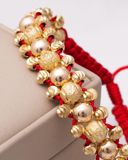 Red bracelet with smooth and shiny 4mm and 6mm beads